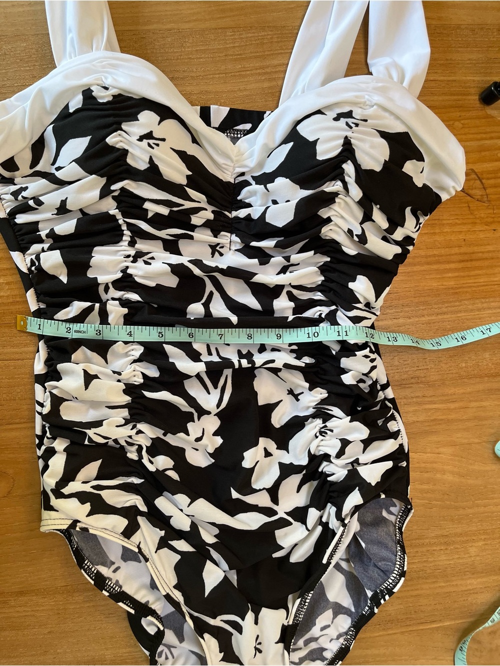Miraclesuit Saxon Black and White Floral One Piece Slimming Swimsuit Size 14 - Picture 6 of 9